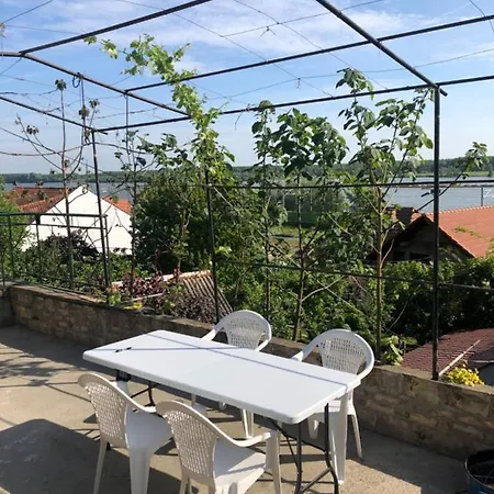 No158a Cozy On The Danube Homestay *